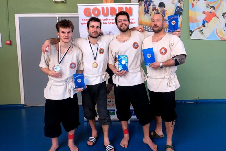 Les lutteurs du Skol Gouren Bro Gwened fier de leurs classements (de gauche à droite : Armel LE BORGNE, Lewellyn LOXQ-GUIGENOU, Hugo DOUCET, Renaud TERRY).